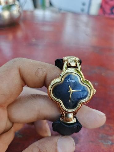 gurren saat: Qadın qol saatı – dördyarpaq yonca formalı korpus təzə kimid - Brend — 1