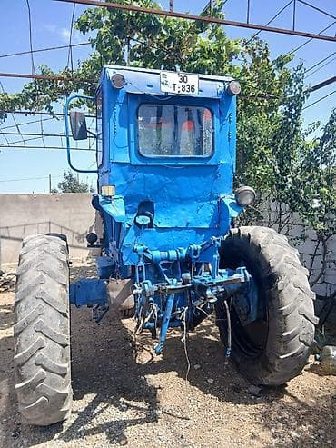 traxtor satışı: Mavi rəngli təkərli kənd təsərrüfatı traktoru - Kabinli, iki tərəfli — 2