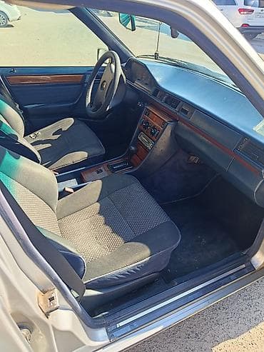 diffuser satisi: Mercedes-Benz W124: 3 l | 1992 il Sedan — 8