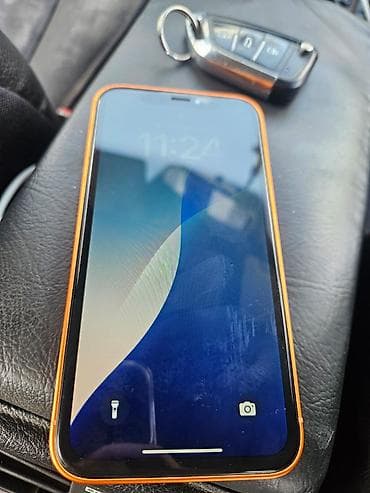 Məhsul: iPhone (narıncı rəngdə xüsusi arxa qapaq/korpus dəsti ilə) — 3