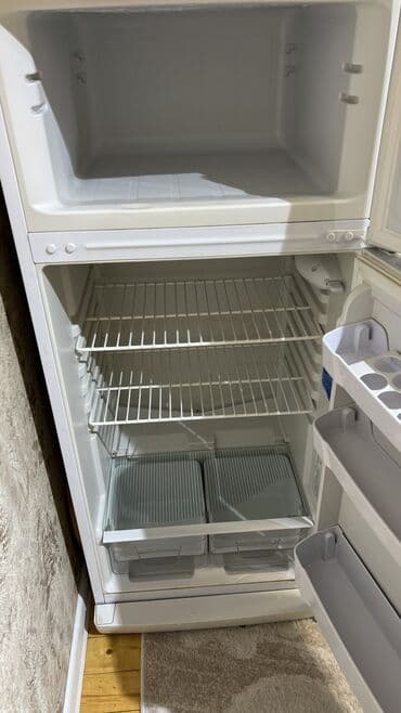 yuxa sacı: 2 qapılı Indesit Soyuducu Satılır, rəng - Ağ — 3