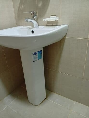 Vannalar: Ayaqlı lavabo hamam otaqları üçün nəzərdə tutulmuşdur. Bu lavabo, tək — 3