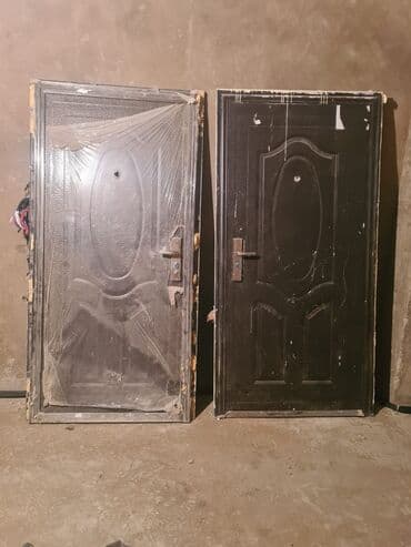 Кухонные принадлежности: 2 ədəd Seyf qapı, açarları var. bir ədəd 150 Azn.200 Azn alınıb — 1