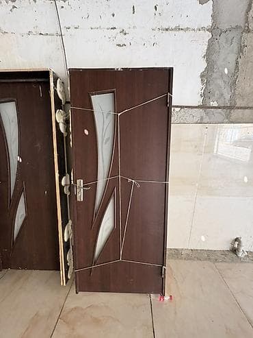 divar paneli: Daxili qapılar – şüşəli dekorlu, tünd qoz rəngində - Material — 4