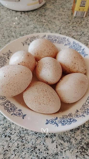 30 yas sekilleri: Təbii kənd yumurtası - Rəngli xallı, qalın qabıqlı, orta/böyük ölçülü — 2