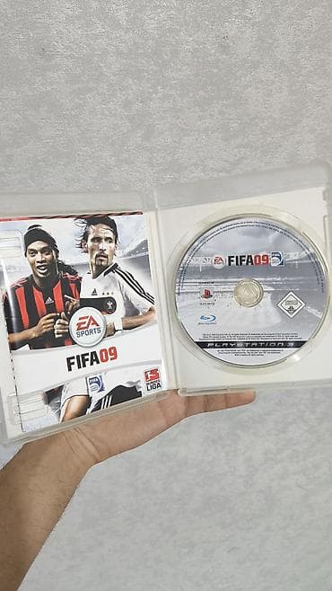 FİFA 09 Disk orginal ve cox az işlenib demek olar teze qalib