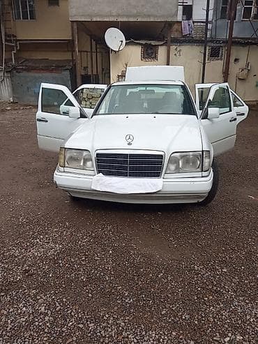 Mercedes-Benz W124: 2.3 l | 1990 il Sedan