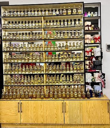 Оборудование для магазинов: Hazır ətir biznesi satılır. Ünvan:Maştağa-Buzovna yolu Megastorenin — 2