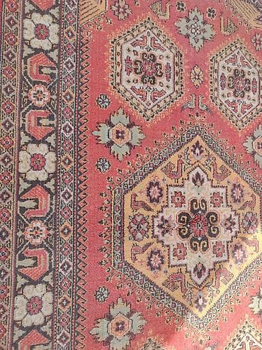 Qırmızı əsaslı, Şərq motivli xalça - Ölçü: təxminən 1,40 m × 2,30 m