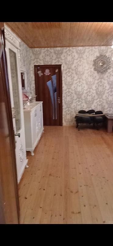 kiraye ev 28 may: Satilir. Təsvir: - Taxta üzlü tavan və cilalanmış taxta döşəmə - — 5