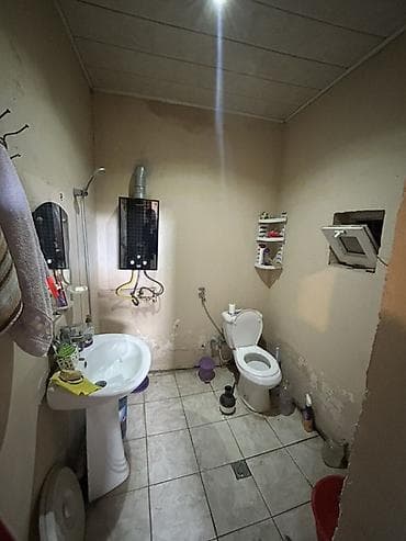 kiraye evler savalan: 3 otaqlı mənzil – geniş zal və ayrı-ayrı 2 yataq otağı. Zalda asma — 5