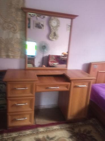 yatağ dəsdi: 3 Cü birlikdə satılır Dəst 150m isdiyən olsa 077 155 61 12 zəng Cavab — 2