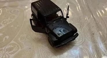 Qara rəngli oyuncaq off-road jeep modeli - Material: metal korpus — 4