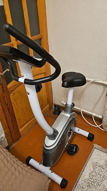 Roliklər: BodyFit statik velosiped - Növ: Şaquli/klassik velotrenajor - — 2