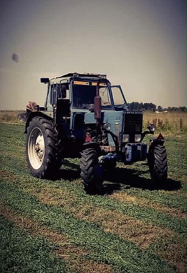 İnkubatorlar: MTZ Belarus təkərli traktor - Güclü dizel mühərrik, ön qaldırıcı yük — 1
