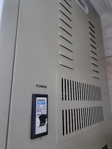 12 voltu 220 volta çeviren: Avtomatik gərginlik stabilizatoru (servo tip) - Korpus daxilində — 4