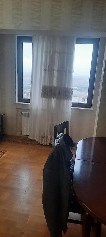 otaq 13: Mənzildə 2 otaq planı: geniş dəhlizdən qonaq otağına və ayrıca mətbəxə — 9