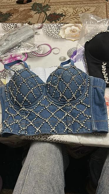 Zərgərlik daşları ilə işlənmiş qadın bustye-krop top kolleksiyası -