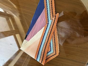 Rəngarəng plisəli kvadrat şərf - Dizayn: Cəsarətli həndəsi — 3