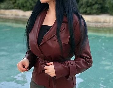 kurtka turkce: Qadınlar üçün qəhvəyi-bordo rəngli eko‑dəri gödəkçə - Material — 1