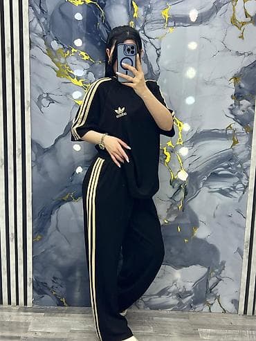 adidas dest: Qadınlar üçün iki hissəli idman dəsti - Model: Oversize kəsimli — 2