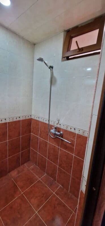 şamaxinka 300 manata kiraye evler: Azadlıq metrosu yaxınlığında,5 mərtəbənin,5-ci mərtəbəində,2 otaqlı — 6