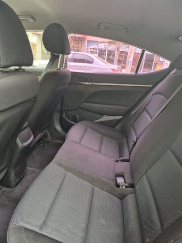 aston martin rapide 6 v12: Hyundai Elantra sedan - Korpus: 4 qapılı sedan, gümüşü rəng - — 8