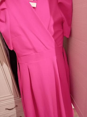 Qadın paltarı – parlaq fuşya rəngi - Model: V-yaxa, öndən qatlı (wrap