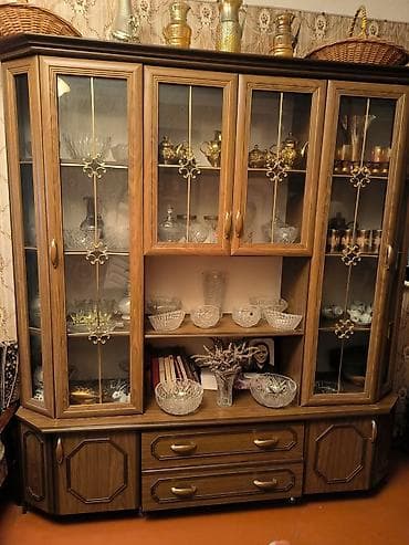 Klassik vitrinli bufet - Material: taxta görünümlü MDF/DPF korpus