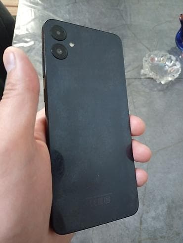 Salam Telefon çox yaxşı vəziyyətdədir donması zadı yoxdu .ekranında