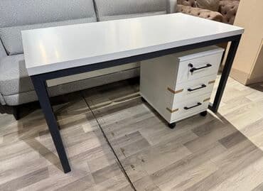 Ofis masaları: Ofis mebel dəsti Tərkib: - İş masası: ağ üst səth, qara metal karkas; — 1