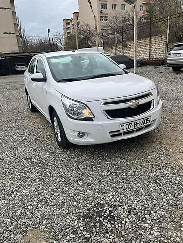 avtomobil satışı: Chevrolet Cobalt sedan – ağ rəng Xarici: - Ağ kuzov, 4 qapı - Xrom ön — 1