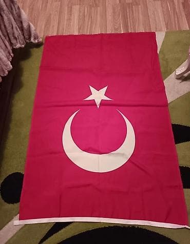 bayraq satışı: Böyük ölçüdə Türkiyə bayrağı satılır. Tamamilə yenidir, heç bir yerdən — 1