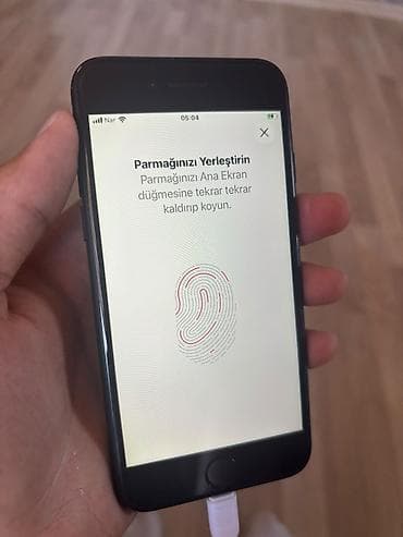 bakcell operator elaqe nomresi: IPhone SE 2020, Qara, Simsiz şarj — 4