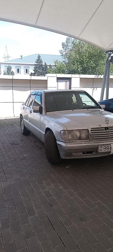 mersedes e 200: Mercedes-Benz 190: 2 l | 1992 il Sedan — 9
