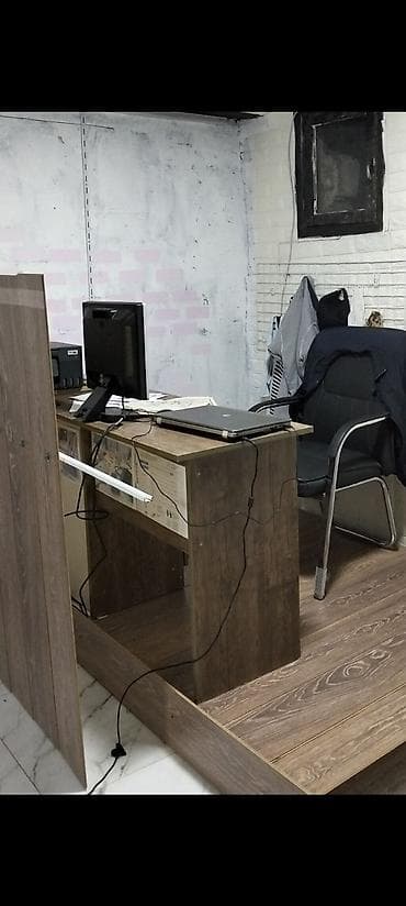 Ofis dolabları: Ofis üçün iş masası və kreslo dəsti - Material: taxta/laminat səth — 1