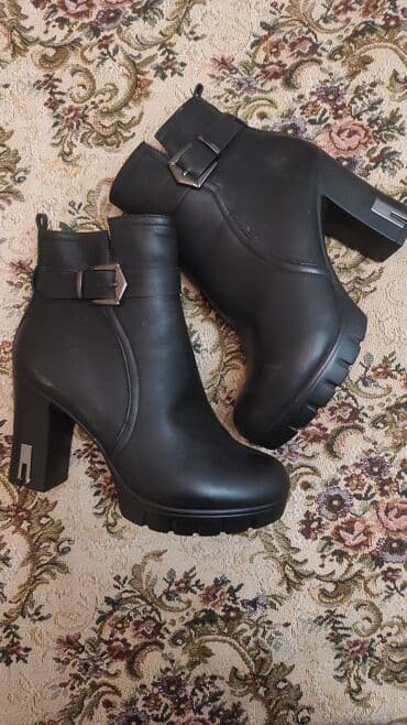 Утеплённые ботинки новые