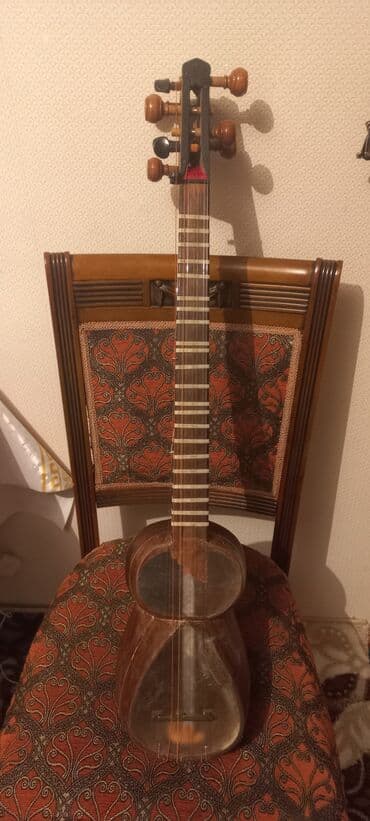 idman forma: Tar – milli simli musiqi aləti - Korpus: iki hissəli armud formalı — 2