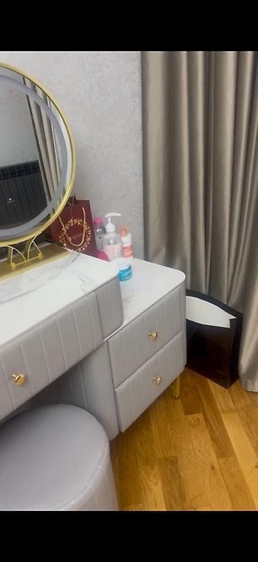 sac stolu: Vizaj masası dəsti - Dizayn: müasir, qızılı detallarla. Dairəvi — 1