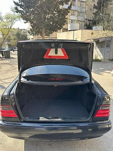 111 mətin: Mercedes-Benz E 270: 2.7 l | 2000 il Sedan — 8