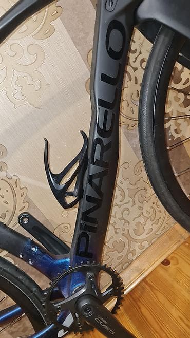 Şosse velosipedləri: Pinarello yol velosipedi – karbon çərçivə və aero dizayn — 4