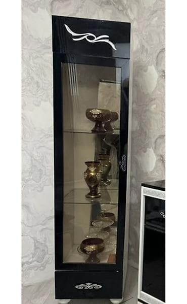 Şüşəli dolab vitrini