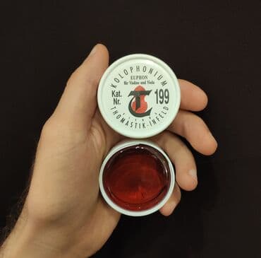 skripkalar: Pirastro Thomastic-İnfeld Ünvan:Nizami 42 (Daxili işlər nazirliyin — 1