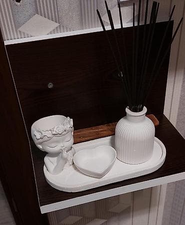 Kiçik dekorativ əşyaları, məsələn, şamlar, vazalar, zərgərlik əşyaları — 2