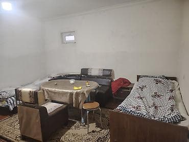 Qarajlar: Pirşağıda yeni tikilən körpülər tərəfdə, yola yaxın kirayə ev. Günlük — 2