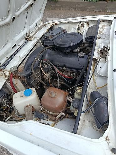 qaz 24 volga: VAZ 2107 sedan - Kuzov: 4 qapılı, klassik ağ rəng - Mühərrik — 6