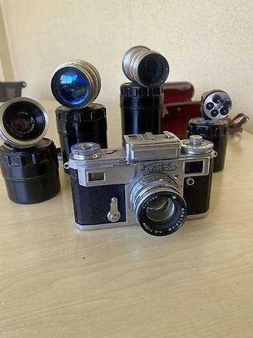 nikon d 90: Sovet istehsalı “Kiev-4”tipli 35mm plyonkalı fotoaparat dəsti. M/39 — 1