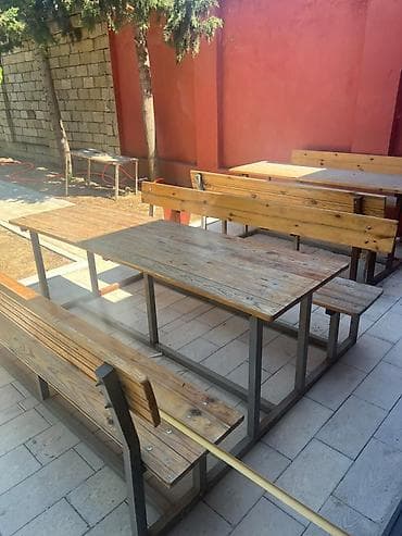 Dördbucaq masa, Açılmayan, Skameykalar ilə, Taxta