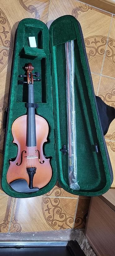 Skripkalar: Məhsul: Skripka dəsti (az istifadə olunub, yeni kimidir) Təsvir: - — 5