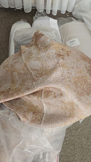 tül parçalar: Açıq çəhrayı rəngdə, üzərində naxışları olan dekorativ parça. Yumşaq — 4